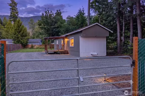 8397 Golden Valley Blvd, Maple Falls, WA 98266