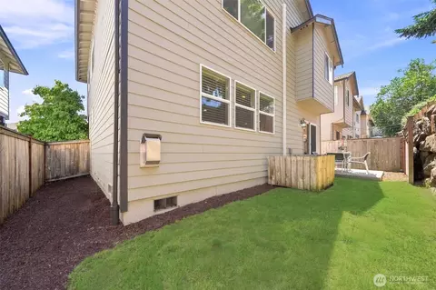 Exterior - 11614 52nd Ave SE, Everett, WA 98208 photo 7 of 10