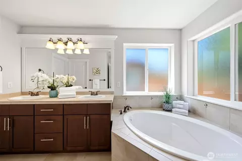 Bath - 11614 52nd Ave SE, Everett, WA 98208 photo 1 of 4