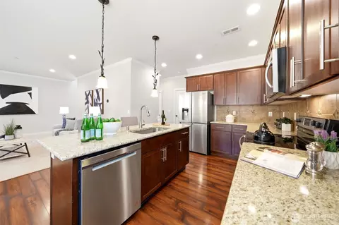 Kitchen - 11614 52nd Ave SE, Everett, WA 98208 photo 2 of 5