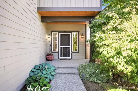 Exterior - 11614 52nd Ave SE, Everett, WA 98208 photo 5 of 10