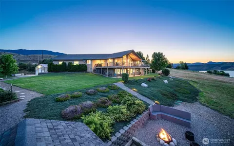 152 Starr Rd, Pateros, WA 98846