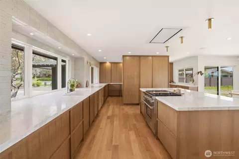 Kitchen - 226 High Dr, Spokane, WA 99203 photo 3 of 6