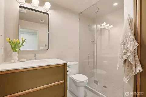 Bath - 226 High Dr, Spokane, WA 99203 photo 6 of 6