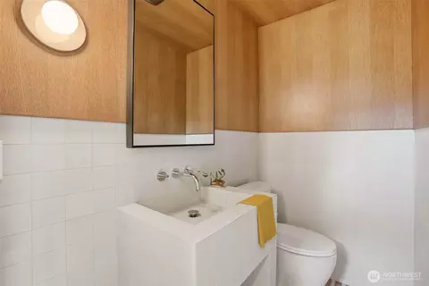 Bath - 226 High Dr, Spokane, WA 99203 photo 1 of 6