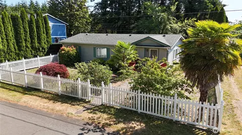 418 N 16th St, Elma, WA 98541