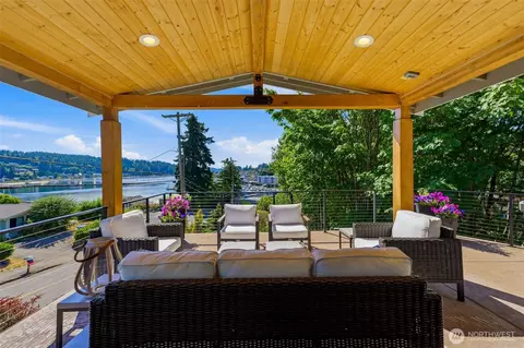 4010 Burnham Dr, Gig Harbor, WA 98332