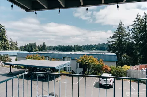 924 Shorewood Dr #49, Bremerton, WA 98312