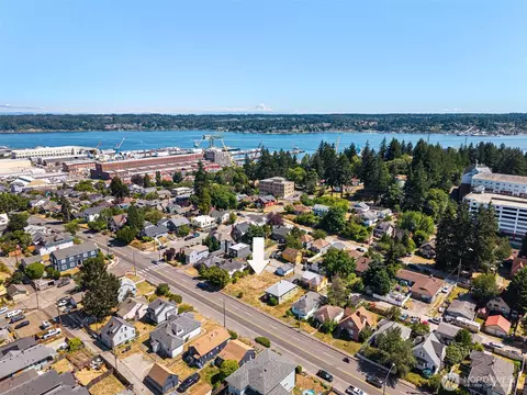 1713 Burwell St, Bremerton, WA 98337
