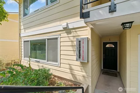 14602 NE 51st St #D1, Bellevue, WA 98007