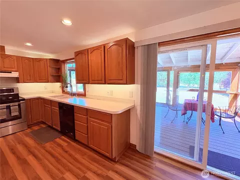 Kitchen - 41 Livengood Ln, Sequim, WA 98382 photo 2 of 2