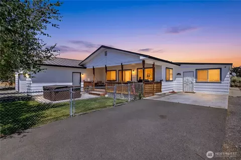 301 Arrowhead Pl SW, Mattawa, WA 99349