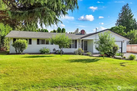 1217 S Walnut St, Burlington, WA 98233