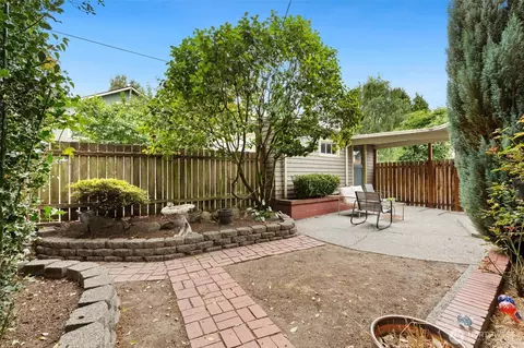 Exterior - 119 N 83rd St, Seattle, WA 98103 photo 5 of 7