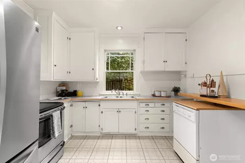 Kitchen - 119 N 83rd St, Seattle, WA 98103 photo 1 of 3