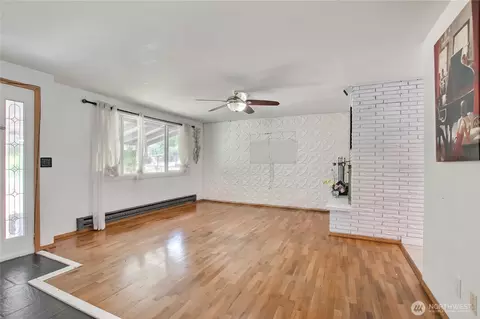 Living - 201 E Beech St, Everett, WA 98203 photo 1 of 3