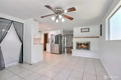 Living - 201 E Beech St, Everett, WA 98203 photo 3 of 3