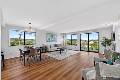 317 Kennebeck Ave S #104, Kent, WA 98030