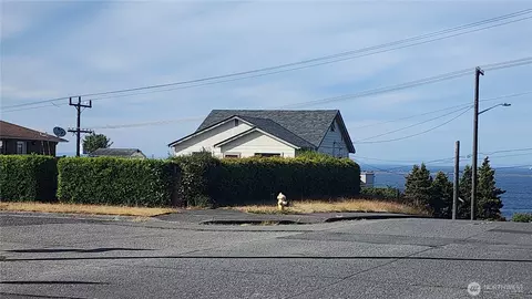 301 W 3rd St, Port Angeles, WA 98362