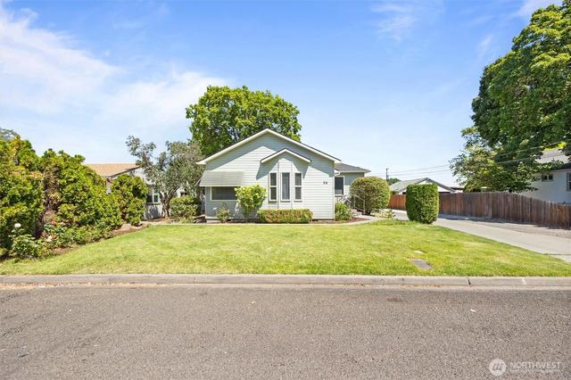 26 SW 13th, College Place, WA 99324