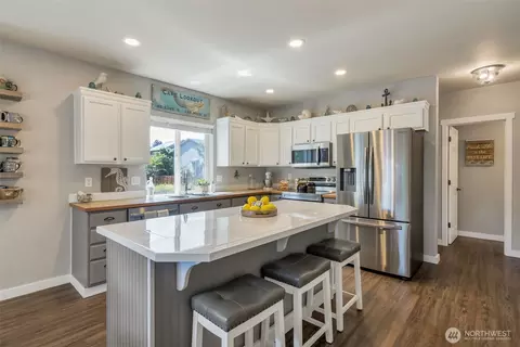 8721 153rd St E, Puyallup, WA 98375