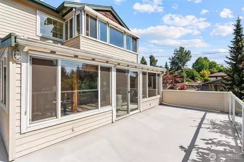 Exterior - 911 Brookmere St, Edmonds, WA 98020 photo 5 of 10