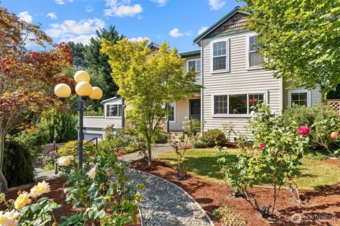 Exterior - 911 Brookmere St, Edmonds, WA 98020 photo 2 of 10