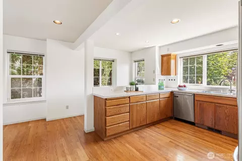 Kitchen - 911 Brookmere St, Edmonds, WA 98020 photo 4 of 4
