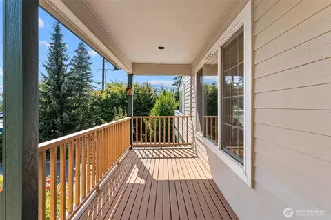 Exterior - 911 Brookmere St, Edmonds, WA 98020 photo 4 of 10