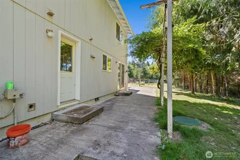 Exterior - 150 126 Allen Rd, Onalaska, WA 98570 photo 7 of 12