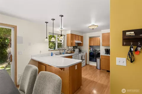 Kitchen - 150 126 Allen Rd, Onalaska, WA 98570 photo 2 of 2