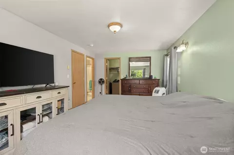 Bedroom - 150 126 Allen Rd, Onalaska, WA 98570 photo 2 of 4