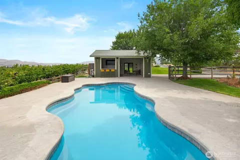 820 Summit Blvd, Manson, WA 98831
