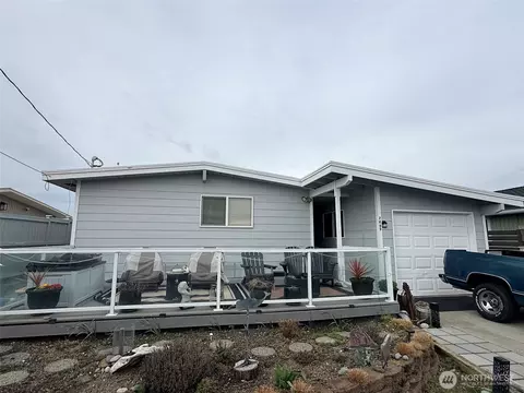 2689 W Beach Rd, Oak Harbor, WA 98277
