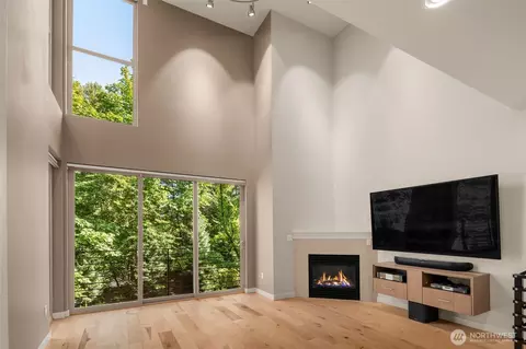 4286 213th Pl SE #1, Issaquah, WA 98029