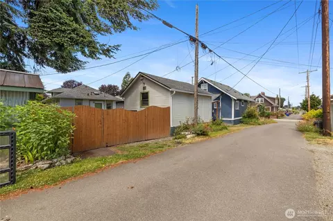 Exterior - 1705 Hoyt Ave, Everett, WA 98201 photo 8 of 11