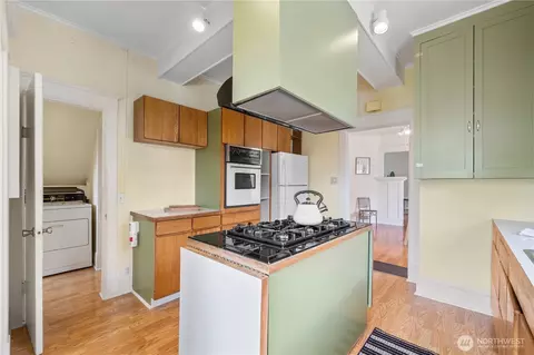 Kitchen - 1705 Hoyt Ave, Everett, WA 98201 photo 2 of 3