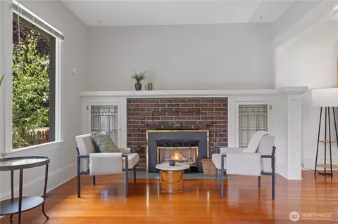 Living - 1705 Hoyt Ave, Everett, WA 98201 photo 3 of 4