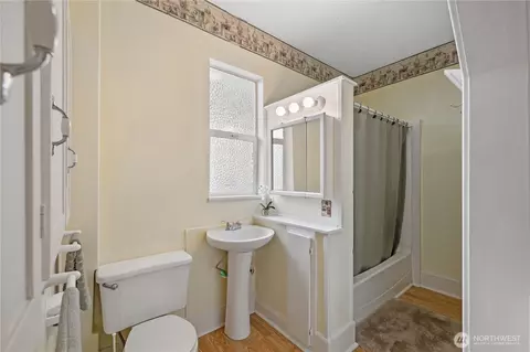Bath - 1705 Hoyt Ave, Everett, WA 98201 photo 1 of 1