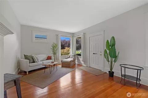 Living - 1705 Hoyt Ave, Everett, WA 98201 photo 1 of 4