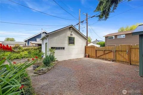 Exterior - 1705 Hoyt Ave, Everett, WA 98201 photo 10 of 11