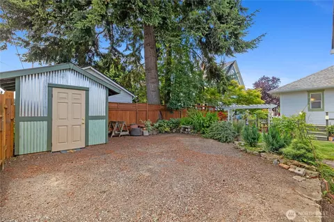 Exterior - 1705 Hoyt Ave, Everett, WA 98201 photo 7 of 11