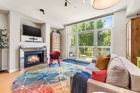 17 W Mercer St #206, Seattle, WA 98119