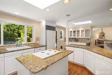 Kitchen - 10710 NE 190th St, Bothell, WA 98011 photo 4 of 4