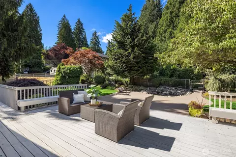 Exterior - 10710 NE 190th St, Bothell, WA 98011 photo 5 of 11