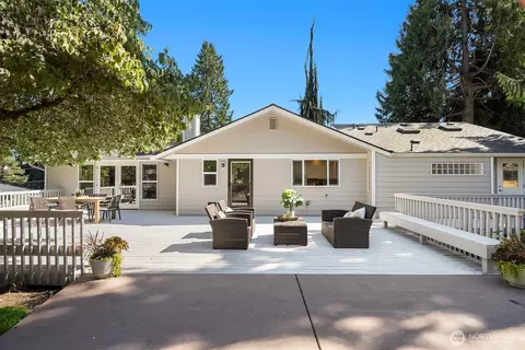 Exterior - 10710 NE 190th St, Bothell, WA 98011 photo 8 of 11