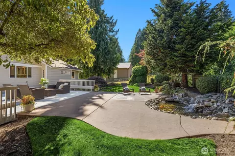 Exterior - 10710 NE 190th St, Bothell, WA 98011 photo 10 of 11