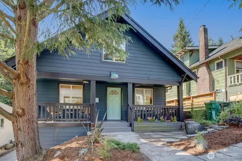 327 NE 55th St, Seattle, WA 98105