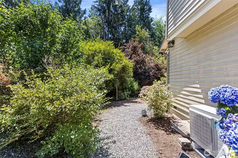 Exterior - 2108 186th Pl SE, Bothell, WA 98012 photo 6 of 7