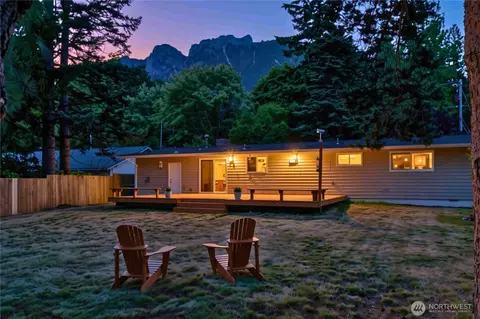 413 Thrasher Ave NE, North Bend, WA 98045